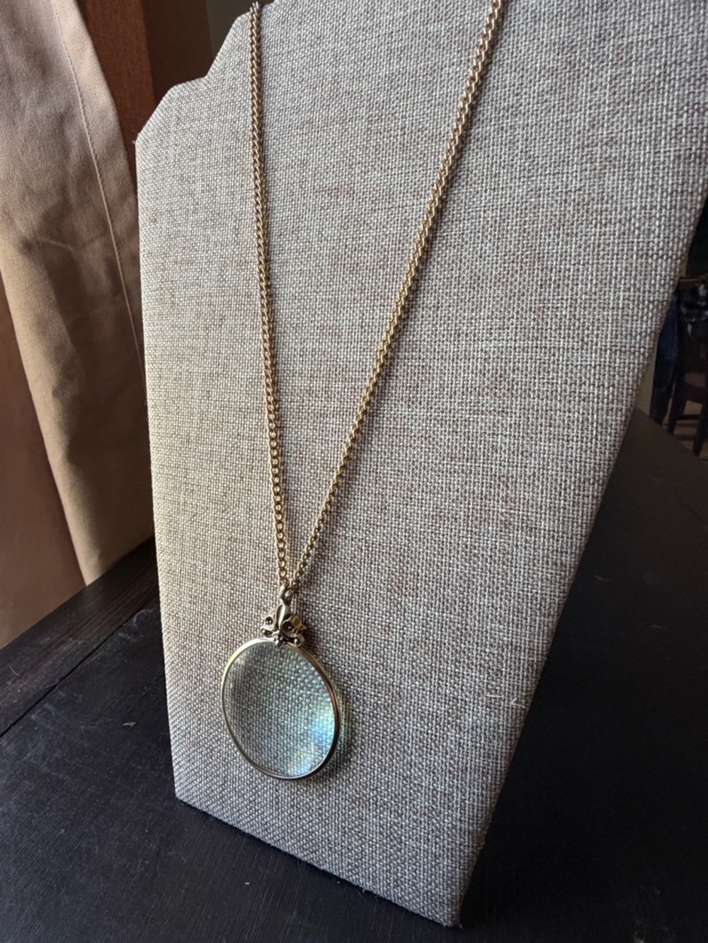 Vintage 70's Avon Fleur de Lis Magnifying Glass Pendant Gold tone Chain Necklace